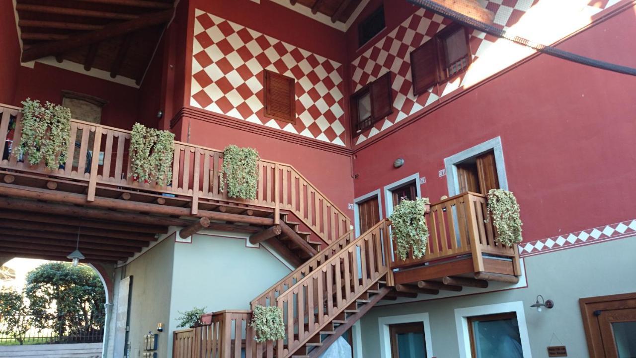 Case Vacanze Ai Burattini Adrara San Rocco Exterior photo