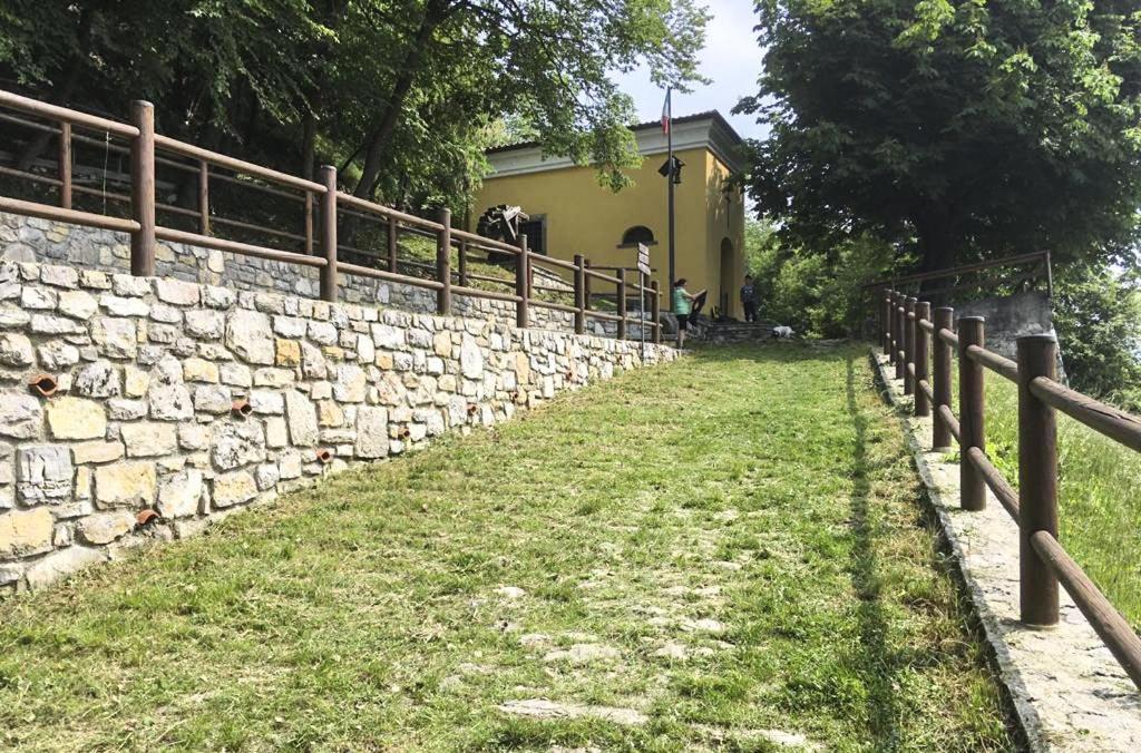 Case Vacanze Ai Burattini Adrara San Rocco Exterior photo